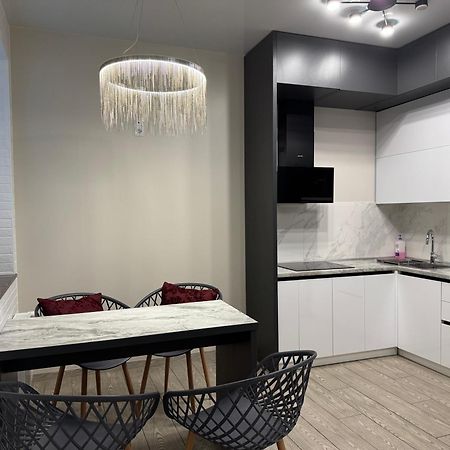 Lux Apartment & Центр,Жк Театральний Rivne Kültér fotó
