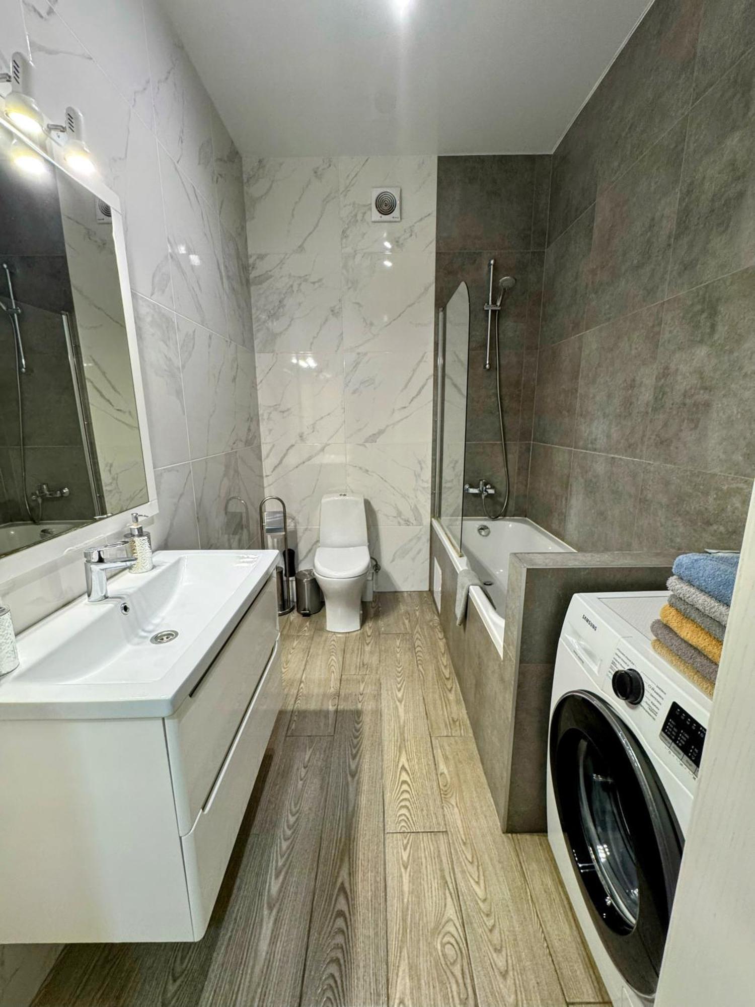 Lux Apartment & Центр,Жк Театральний Rivne Kültér fotó