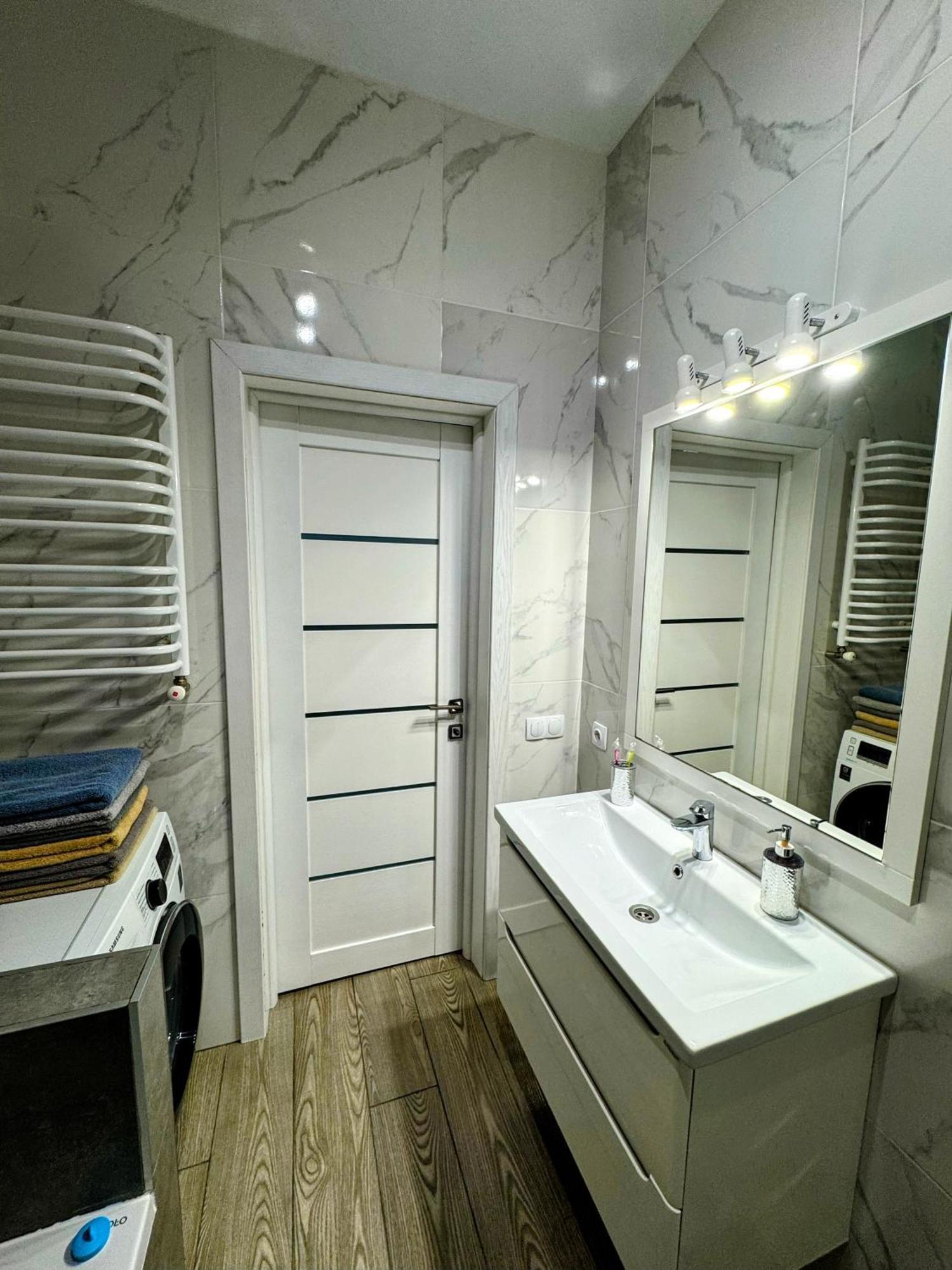Lux Apartment & Центр,Жк Театральний Rivne Kültér fotó